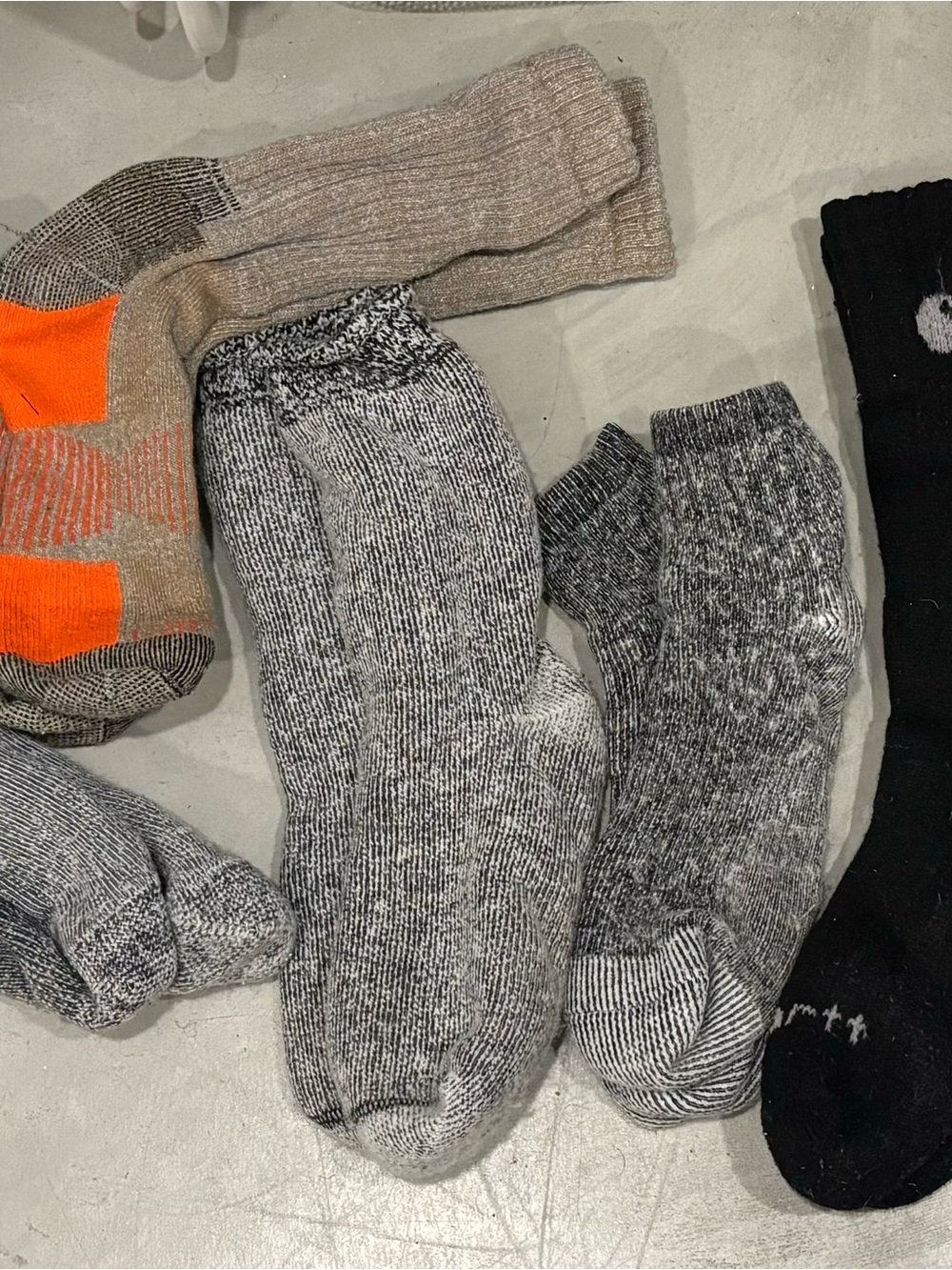 6 pairs of men’s merino/thermal wool socks